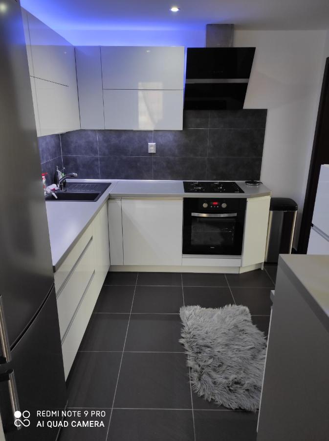 Apartman Mb Poprad Eksteriør billede